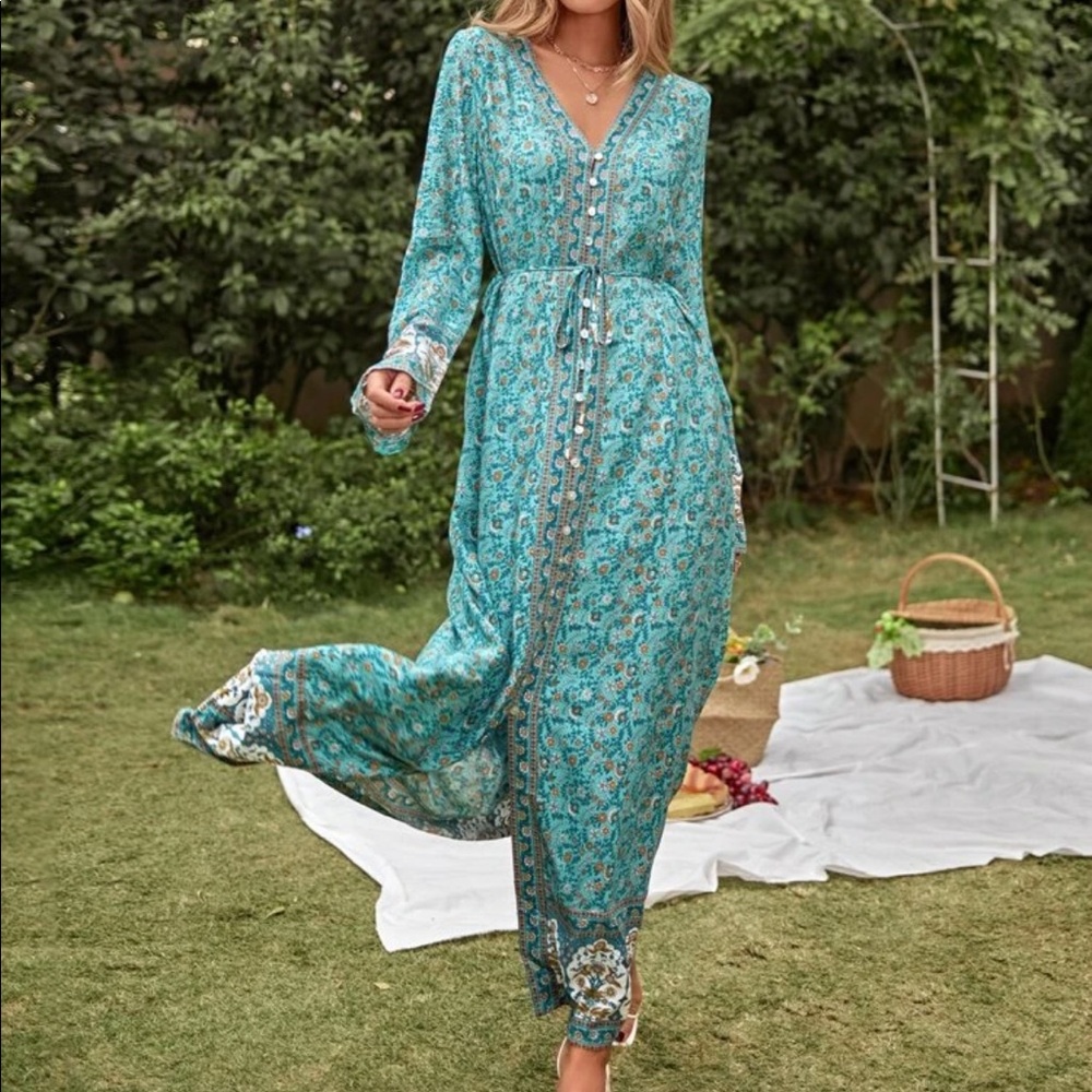Long sleeve maxi dress - Picture 2 of 5